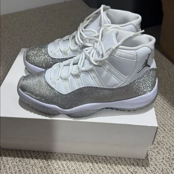 Retro Jordan 11 Metallic Silver Glitter 7.5 - Picture 5 of 5